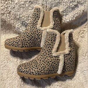 Sugar Haylei Cheetah-print Wedge Bootie Women’s Size 7 1/2M. EUC